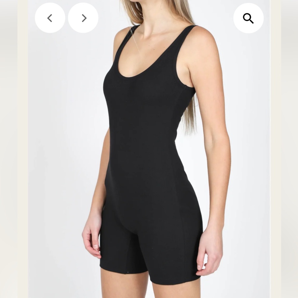 Brunette the Label Scoop Neck Ribbed
Romper, Black